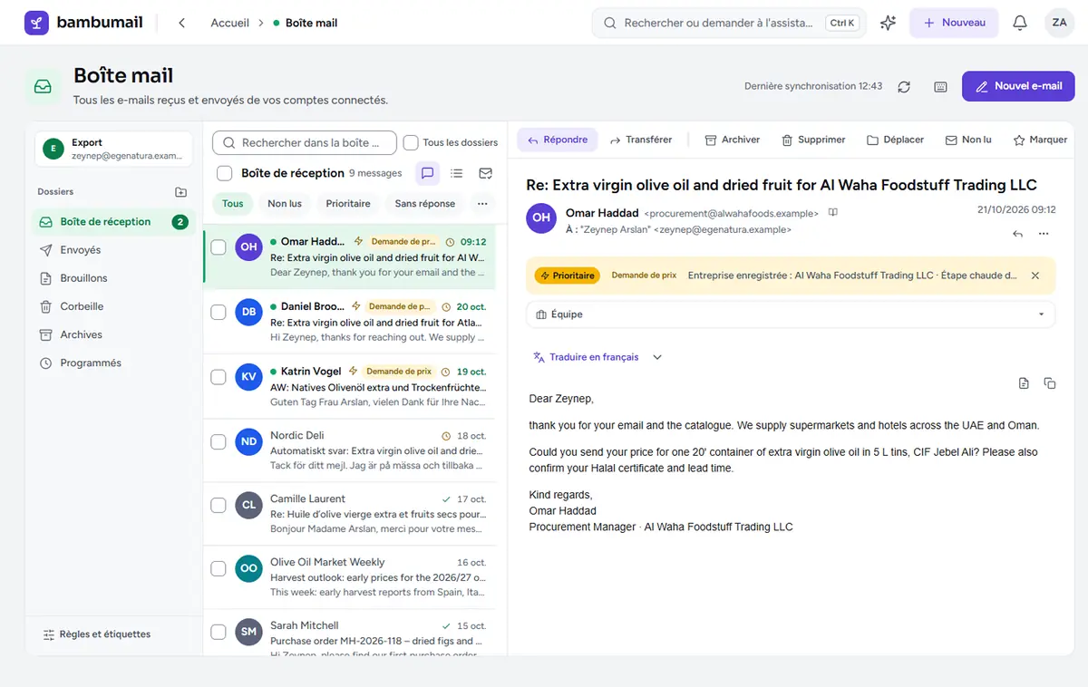 Écran Boîte mail : une seule boîte de réception pour tous les comptes connectés, avec le bandeau de priorité et d’intention au-dessus d’un e-mail ouvert.